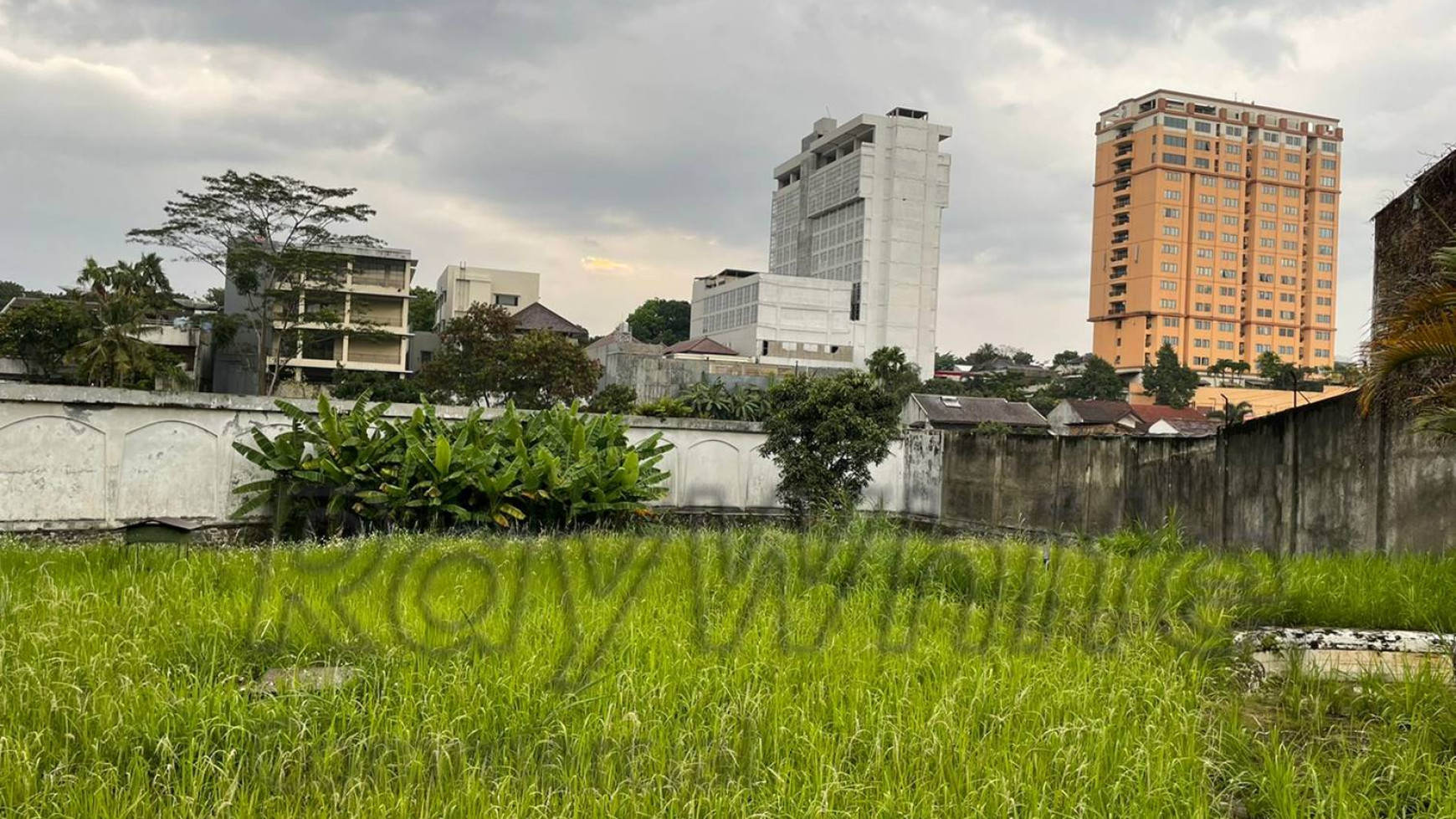 Rumah Tua Hitung Tanah Hegarmanah Bandung Luas 1944m Perumahan Elit