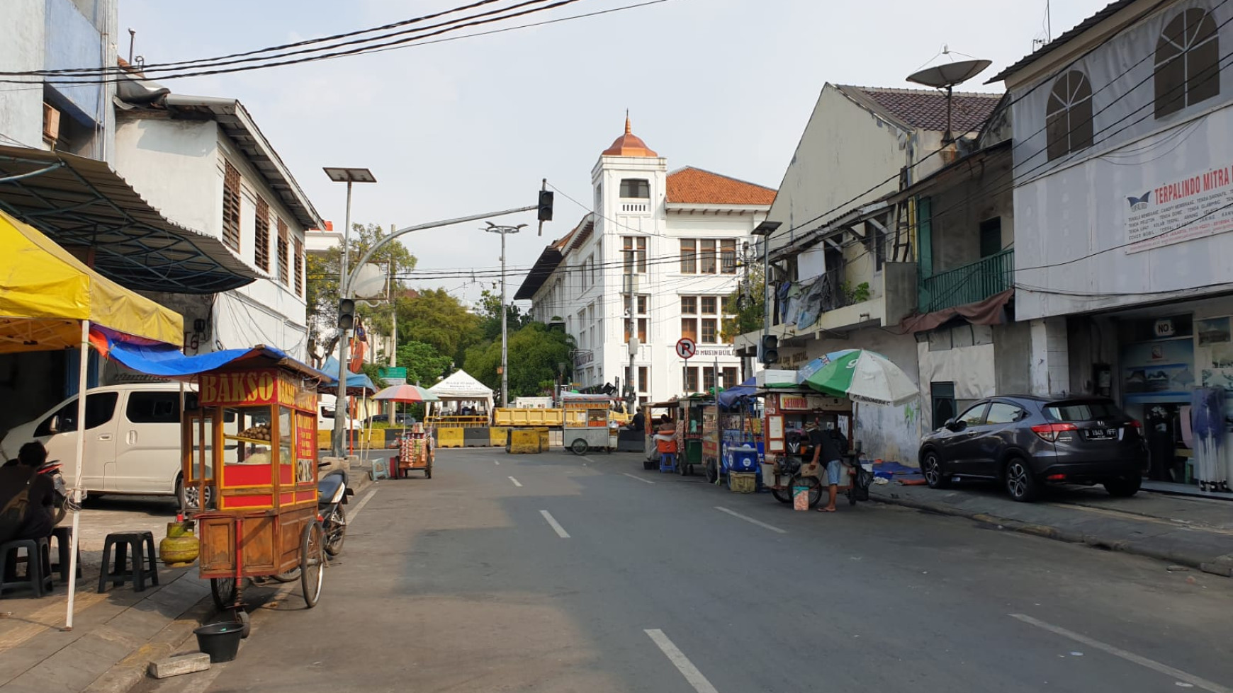 Ruko Siap Pakai 3 Lantai - Jalan Cengkeh Jakarta Barat