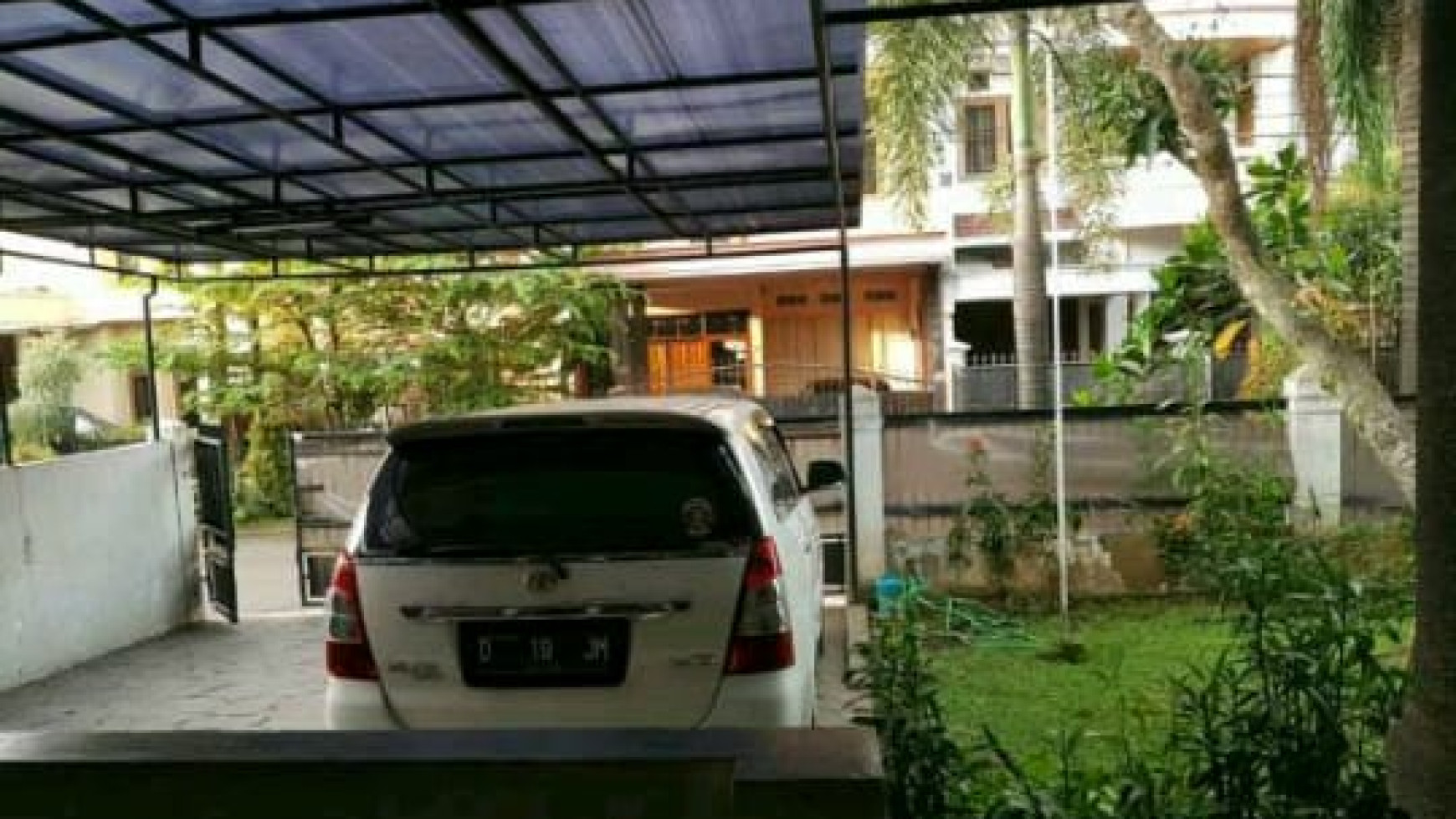 Rumah Terawat di jl Situsari, Buah Batu, Bandung Kota