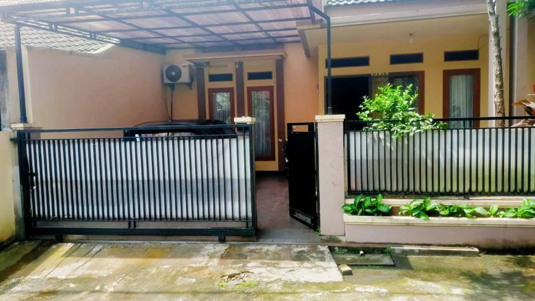 Rumah Bagus Di Griya Loka  Jl Cemara Raya BSD Tangerang Selatan