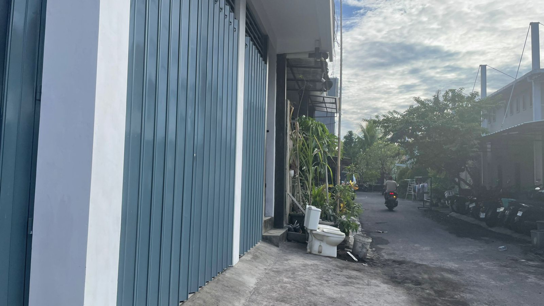 The new building of the shop in Semat Raya