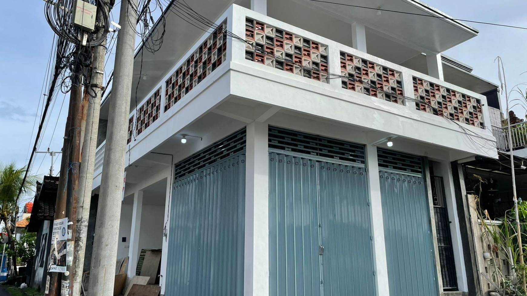 The new building of the shop in Semat Raya