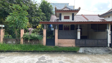 Rumah Hoek, Halaman Luas di Cibubur City, Cibubur