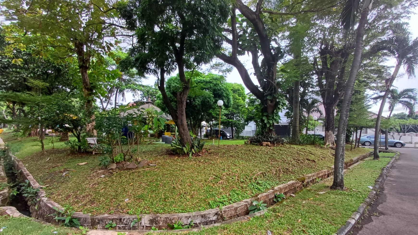 Rumah Siap Huni depan Taman dan Lokasi Strategis @Jl Walet, Bintaro