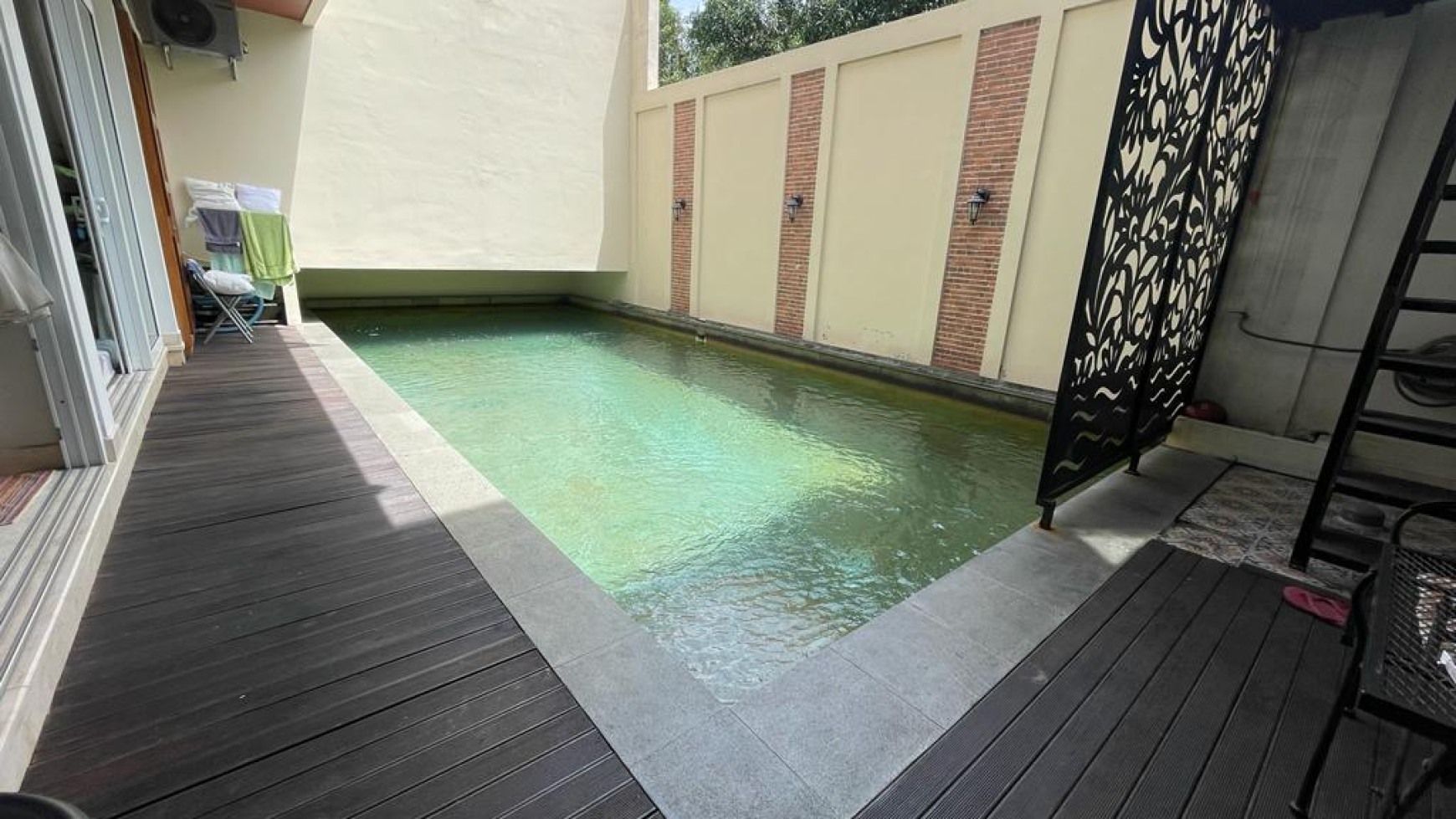 Rumah bagus, dengan Swimming Pool di Bintaro