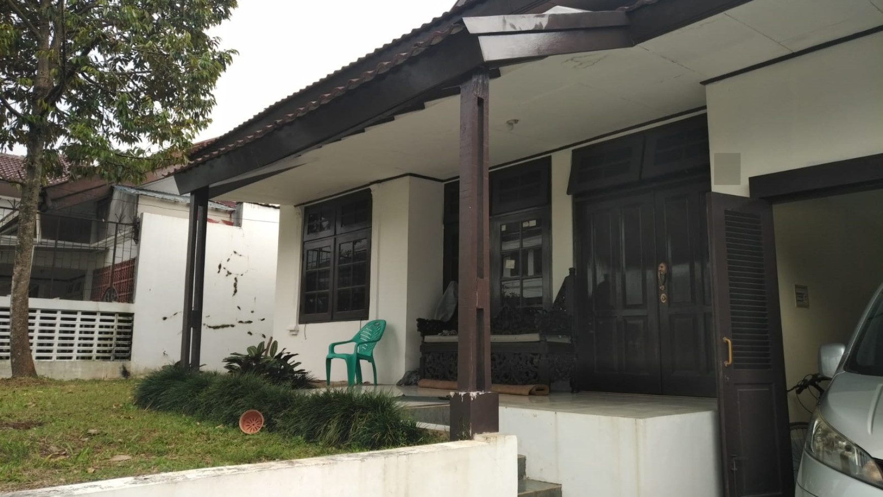 Rumah siap huni, bagus dalam Cluster di Cinere