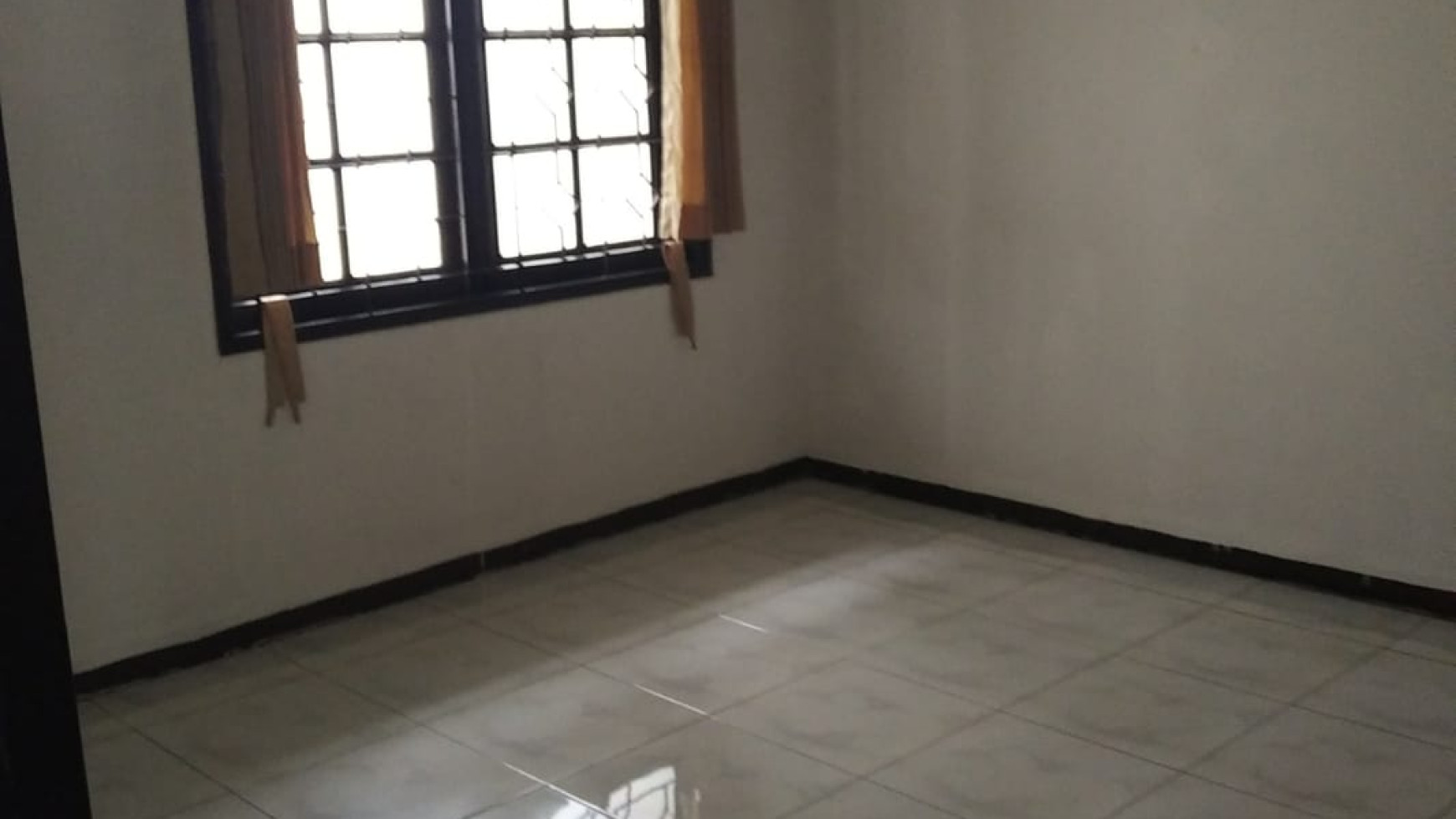 Rumah siap huni, bagus dalam Cluster di Cinere