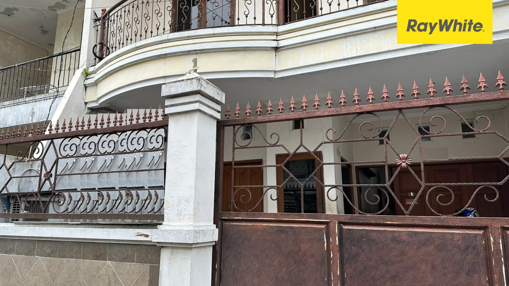 Dijual Rumah 2 Lantai di Ngagel Madya