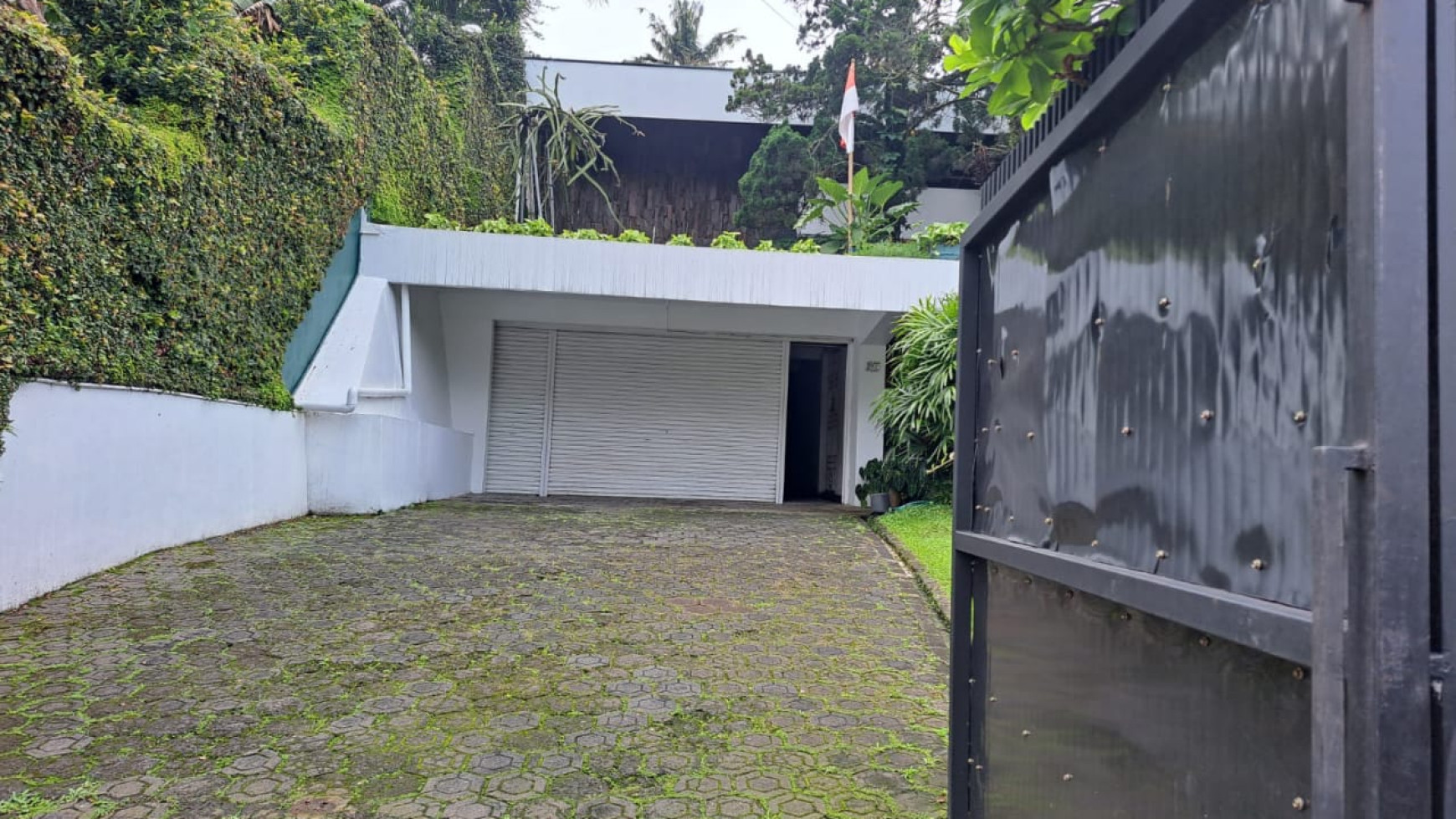 Rumah Bagus, Mewah, Asri lingkungan aman dan Nyaman di Bandung