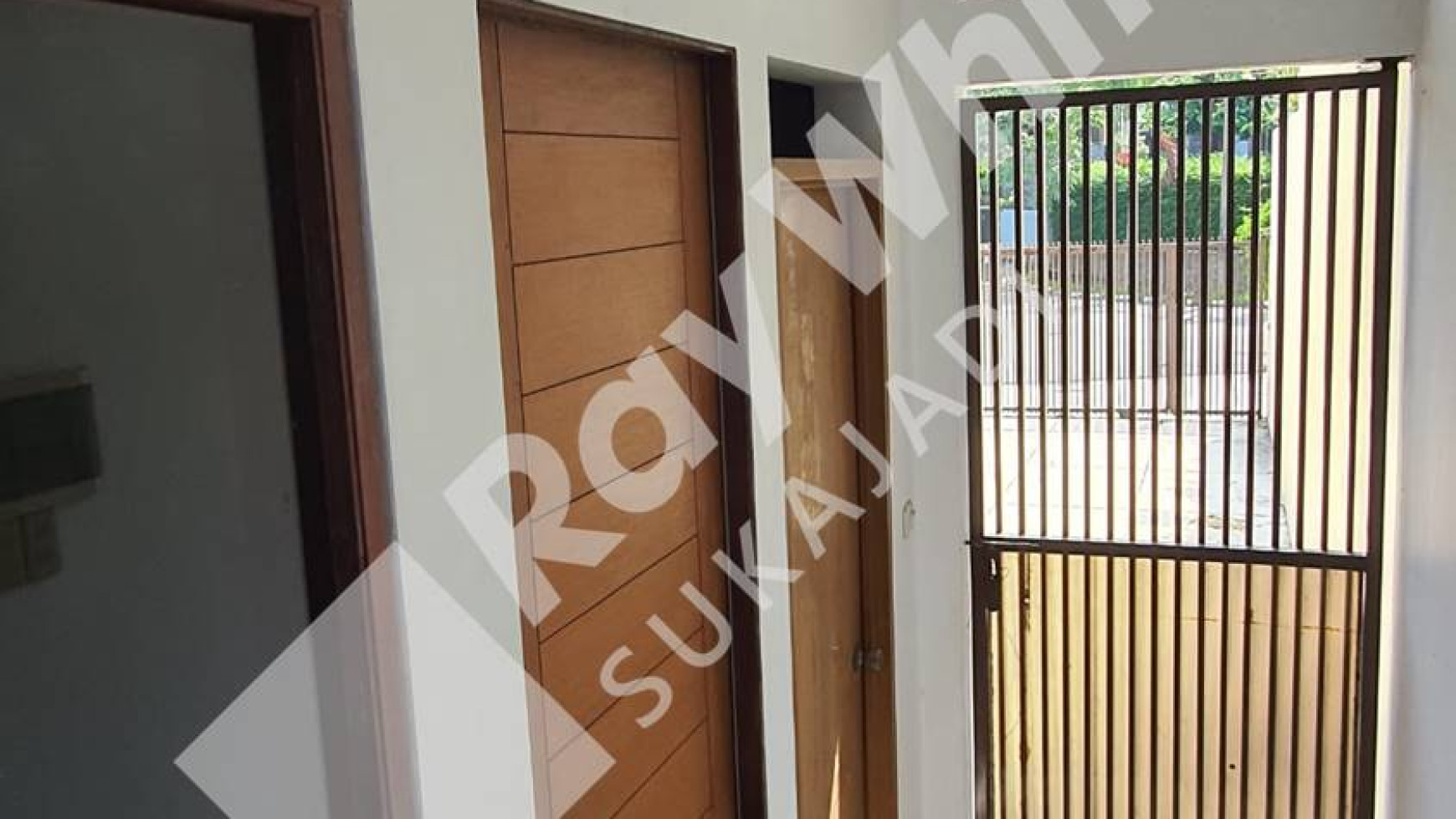 Dijual & Disewakan Rumah di Istana Regency