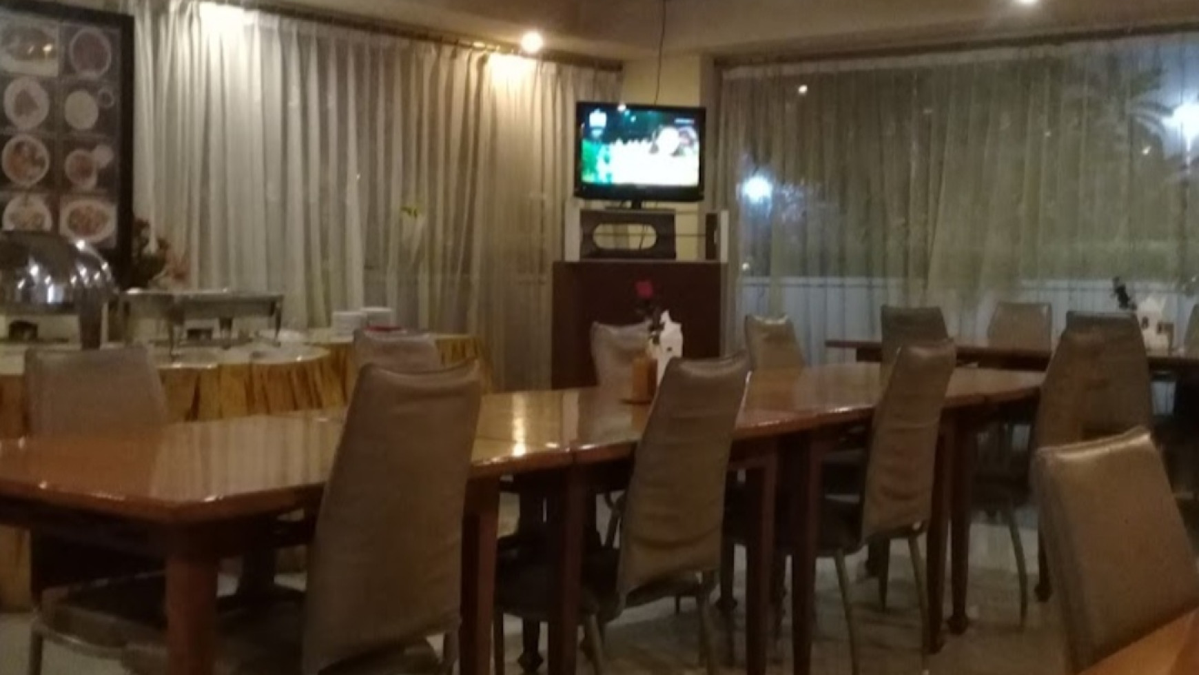 Dijual Hotel Surabaya Pusat - Ketabang - Genteng - 90 K.Tidur - Parkiran +/- 25 Mobil - Komersial area Cocok buat Segala Usaha