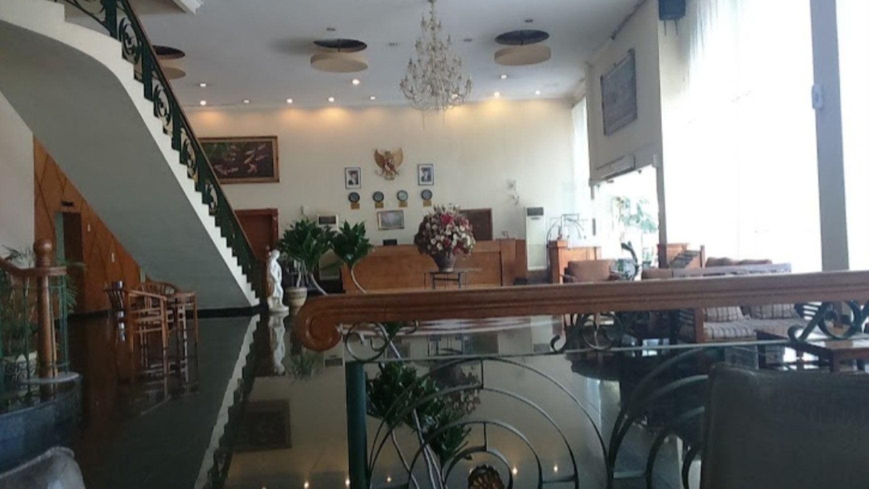 Dijual Hotel Surabaya Pusat - Ketabang - Genteng - 90 K.Tidur - Parkiran +/- 25 Mobil - Komersial area Cocok buat Segala Usaha