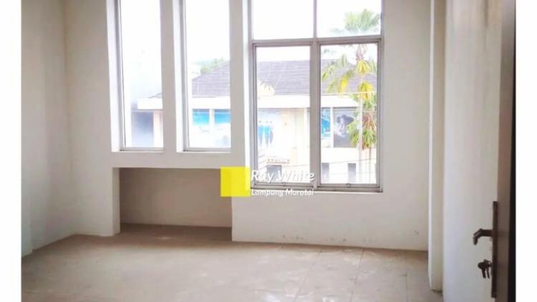 Ruko 3 lantai di Jalan wolter monginsidi Tanjung Karang Pusat Bandarlampung