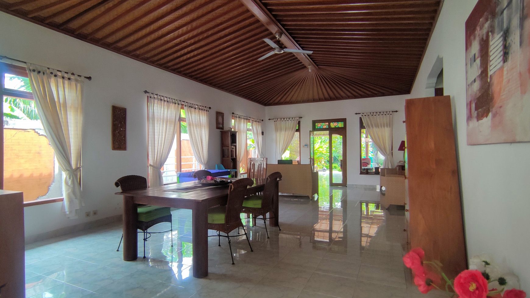 A STUNNING VILLA LOCATED IN THE HEART OF KALIBUKBUK LOVINA