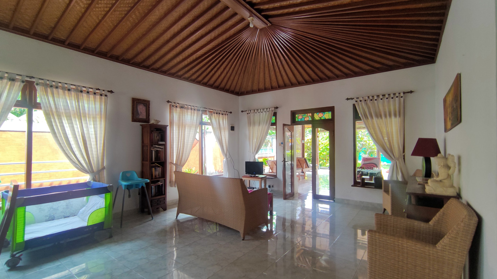 A STUNNING VILLA LOCATED IN THE HEART OF KALIBUKBUK LOVINA