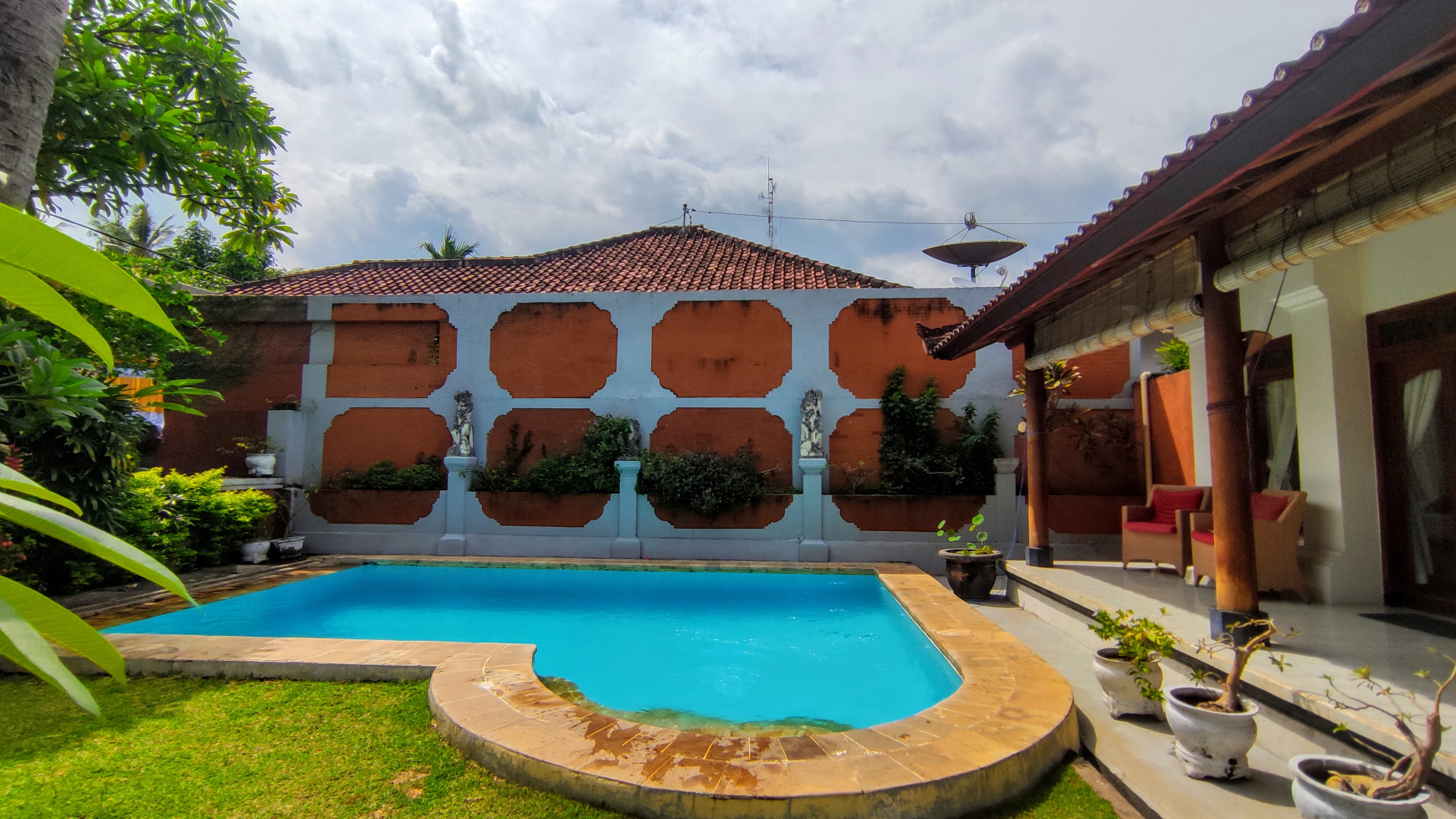 A STUNNING VILLA LOCATED IN THE HEART OF KALIBUKBUK LOVINA