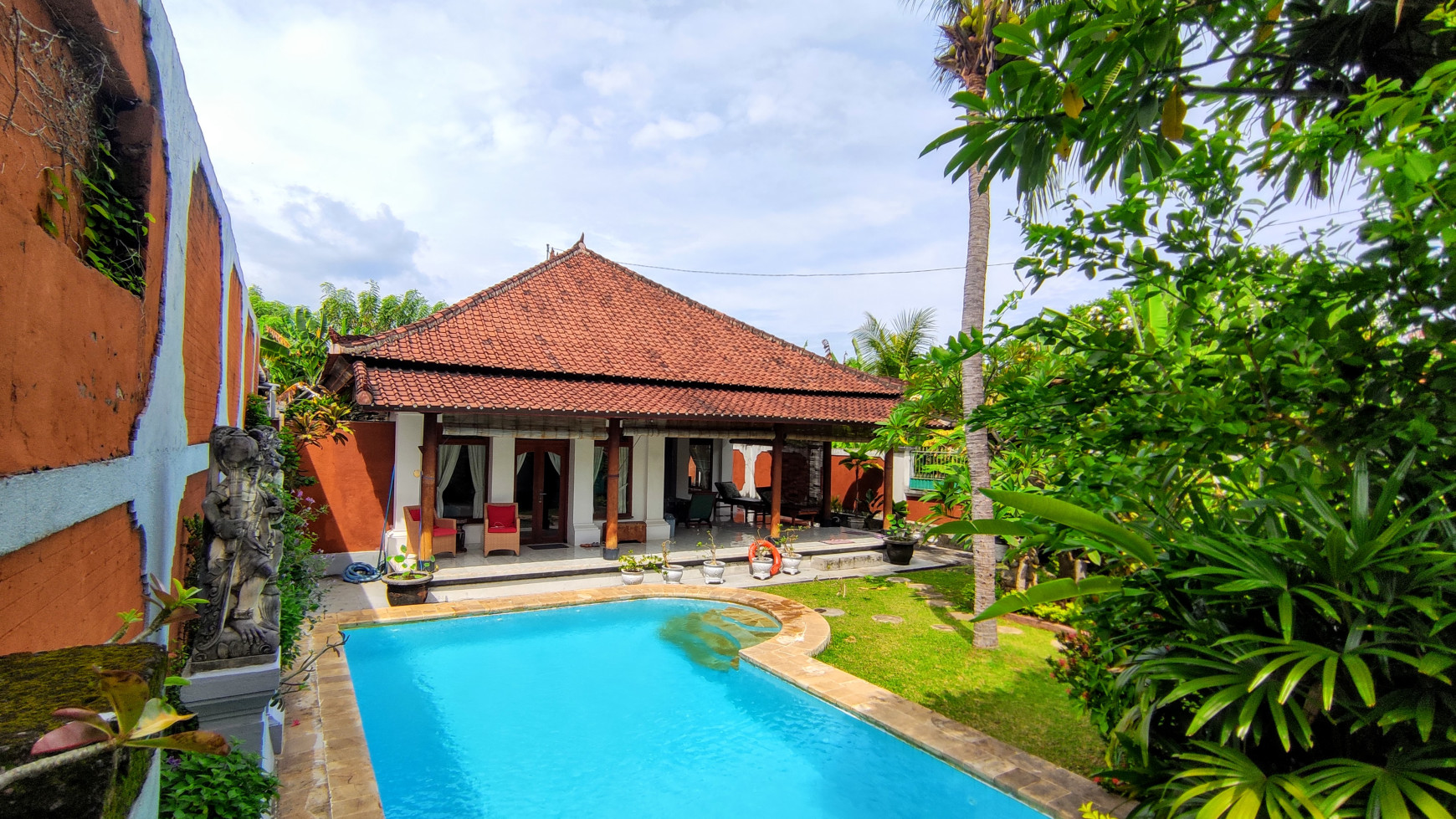 A STUNNING VILLA LOCATED IN THE HEART OF KALIBUKBUK LOVINA