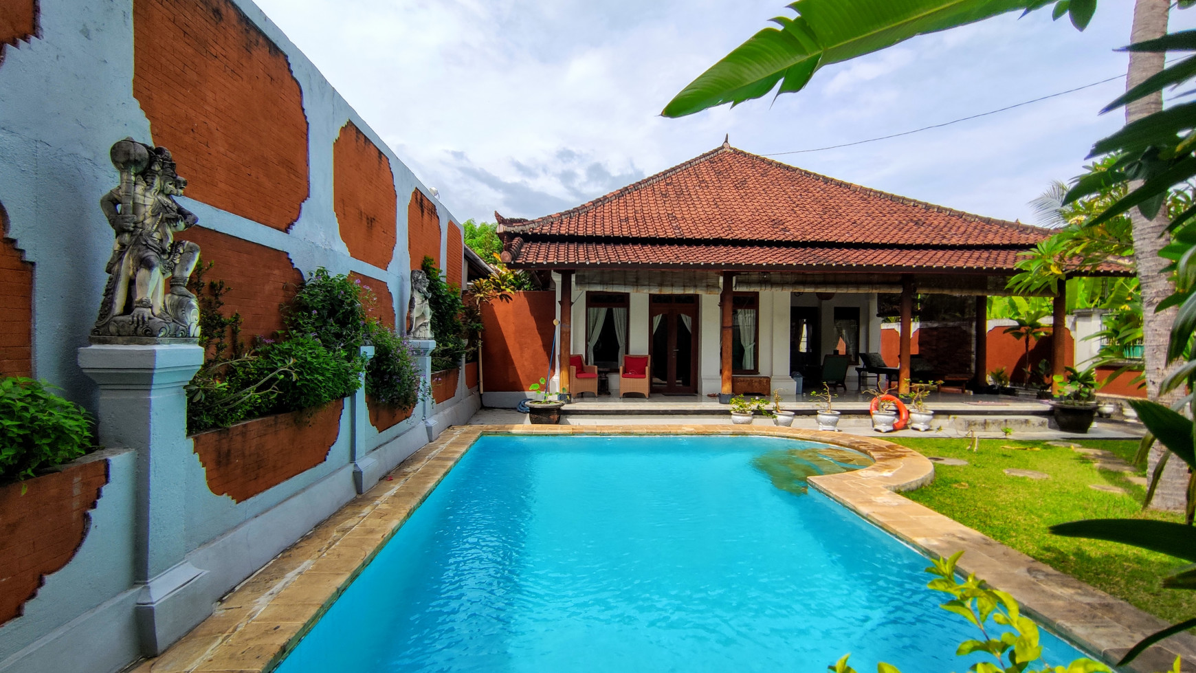 A STUNNING VILLA LOCATED IN THE HEART OF KALIBUKBUK LOVINA