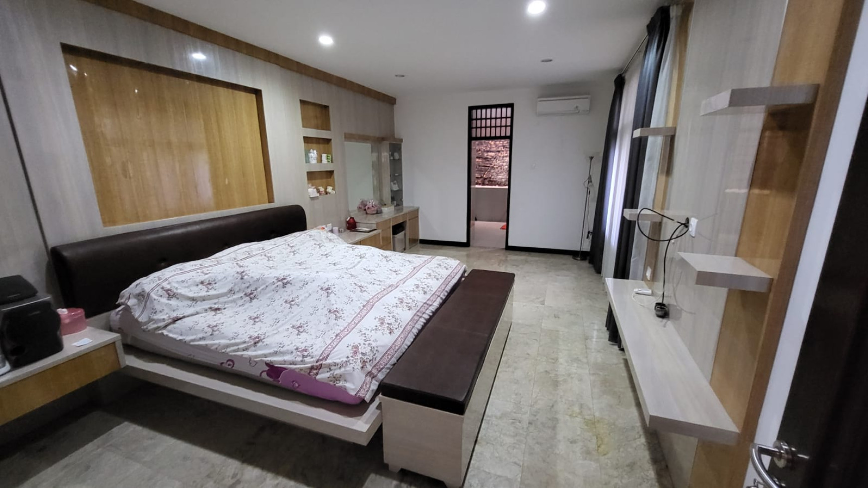 Rumah Asri Semi Furnished di jl Budisari, Bandung