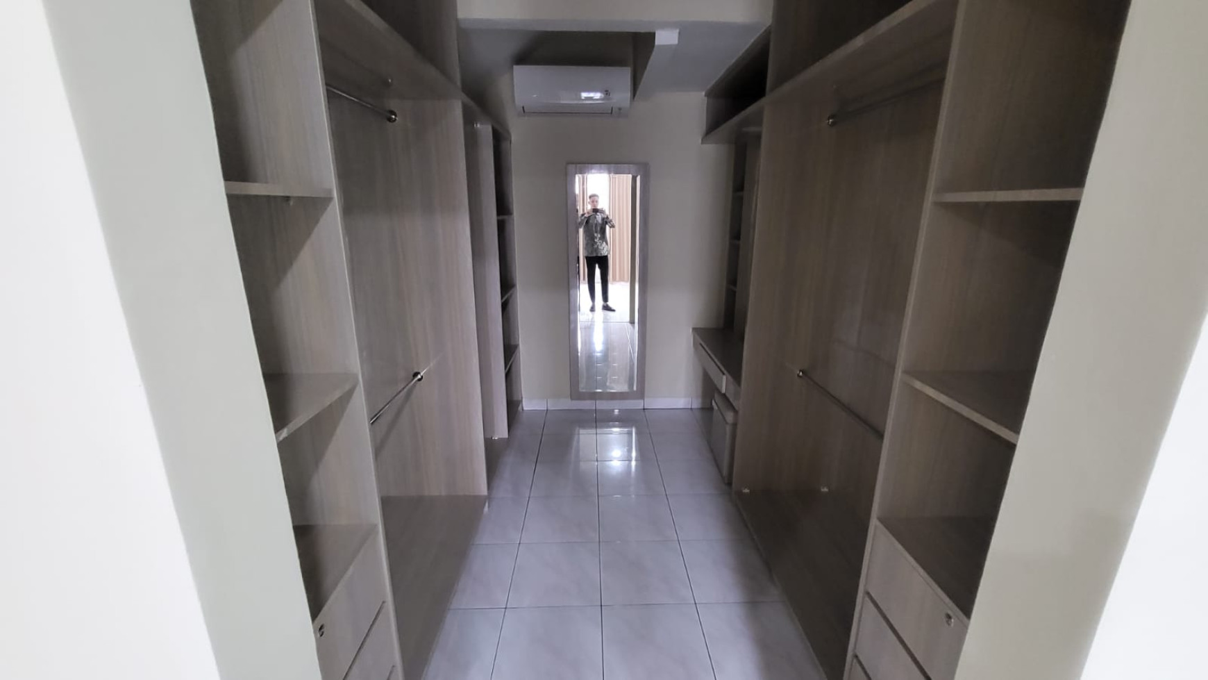 Rumah Lux Terawat di jl Budisari, Bandung