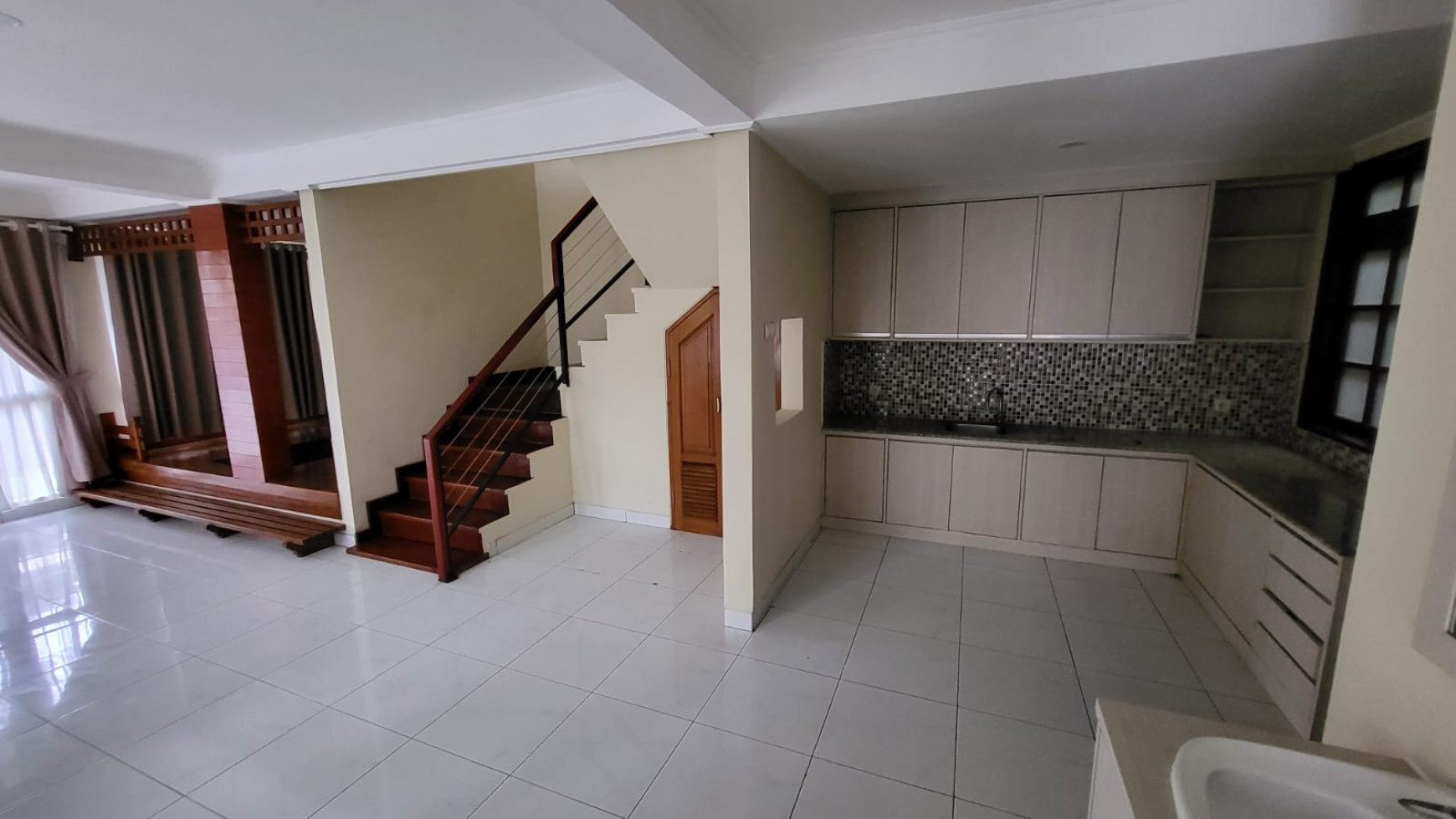 Rumah Lux Terawat di jl Budisari, Bandung