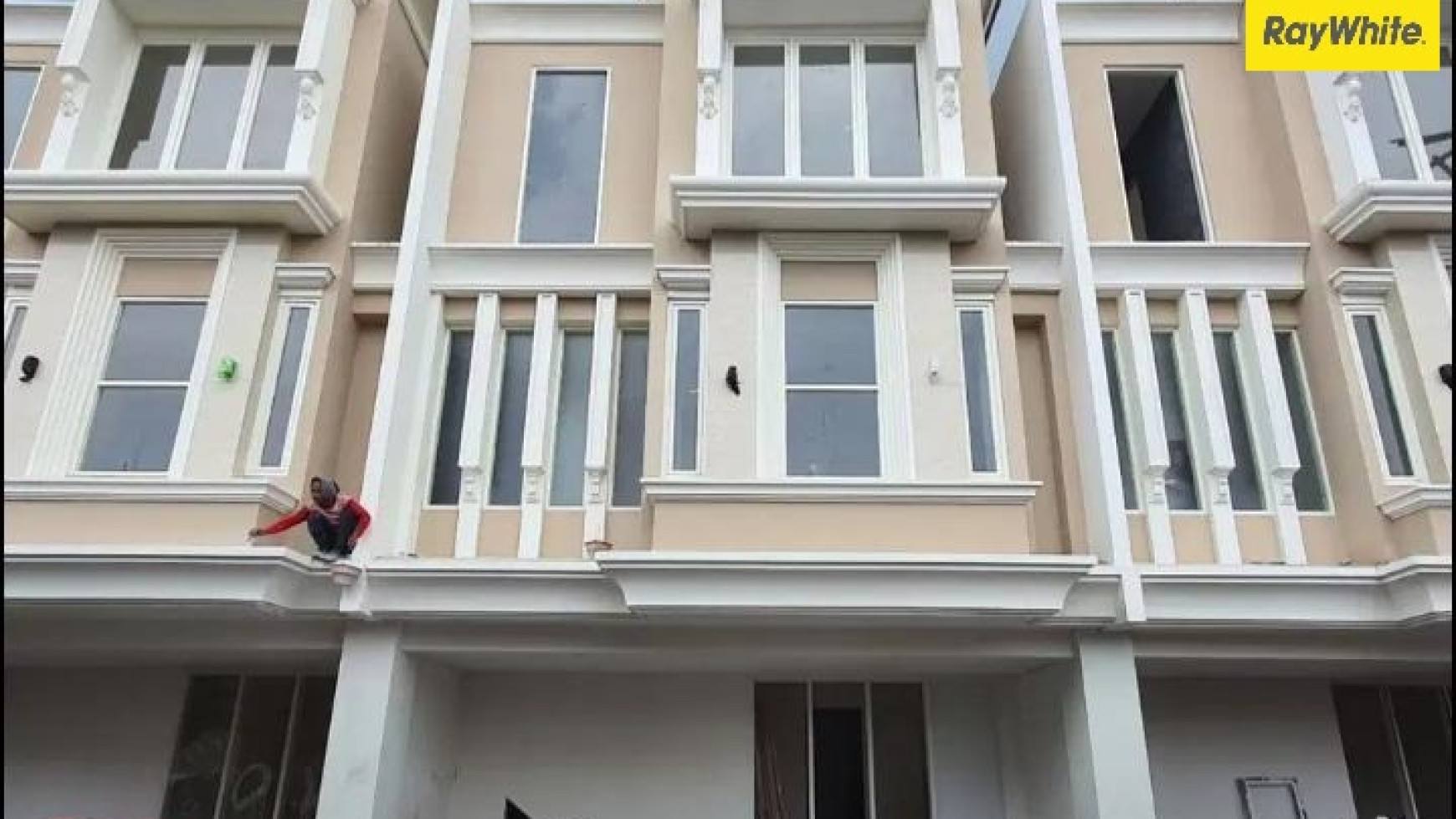 Dijual Rumah 3 lantai SHM di Dharmahusada Indah Barat Surabaya