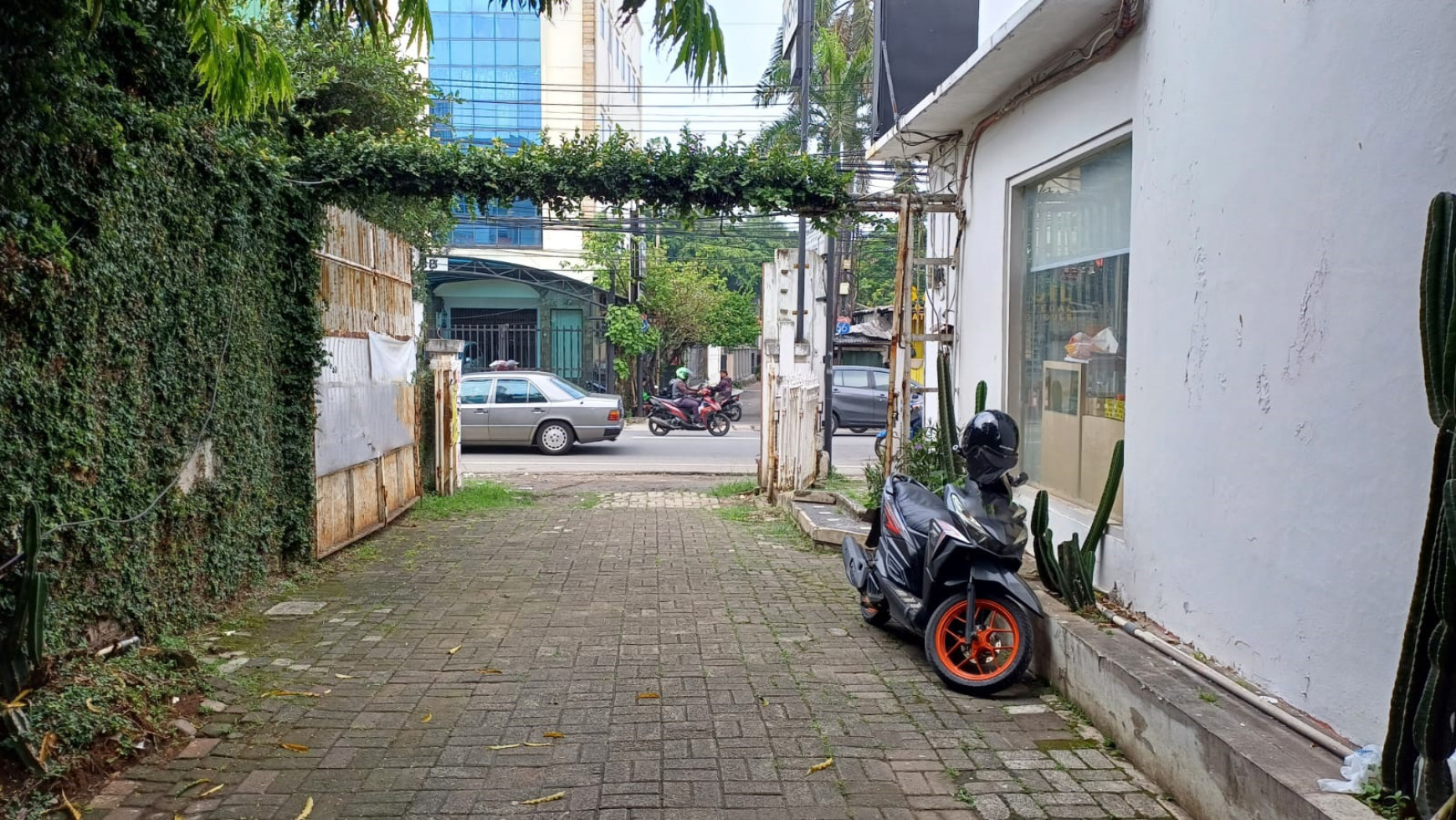 Ruang Usaha Lokasi Strategis dan Ramai @RC Veteran, Bintaro