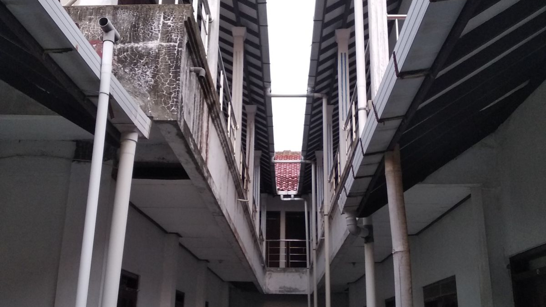 RUMAH KOST  DEKAT DENGAN  RING ROAD UTARA