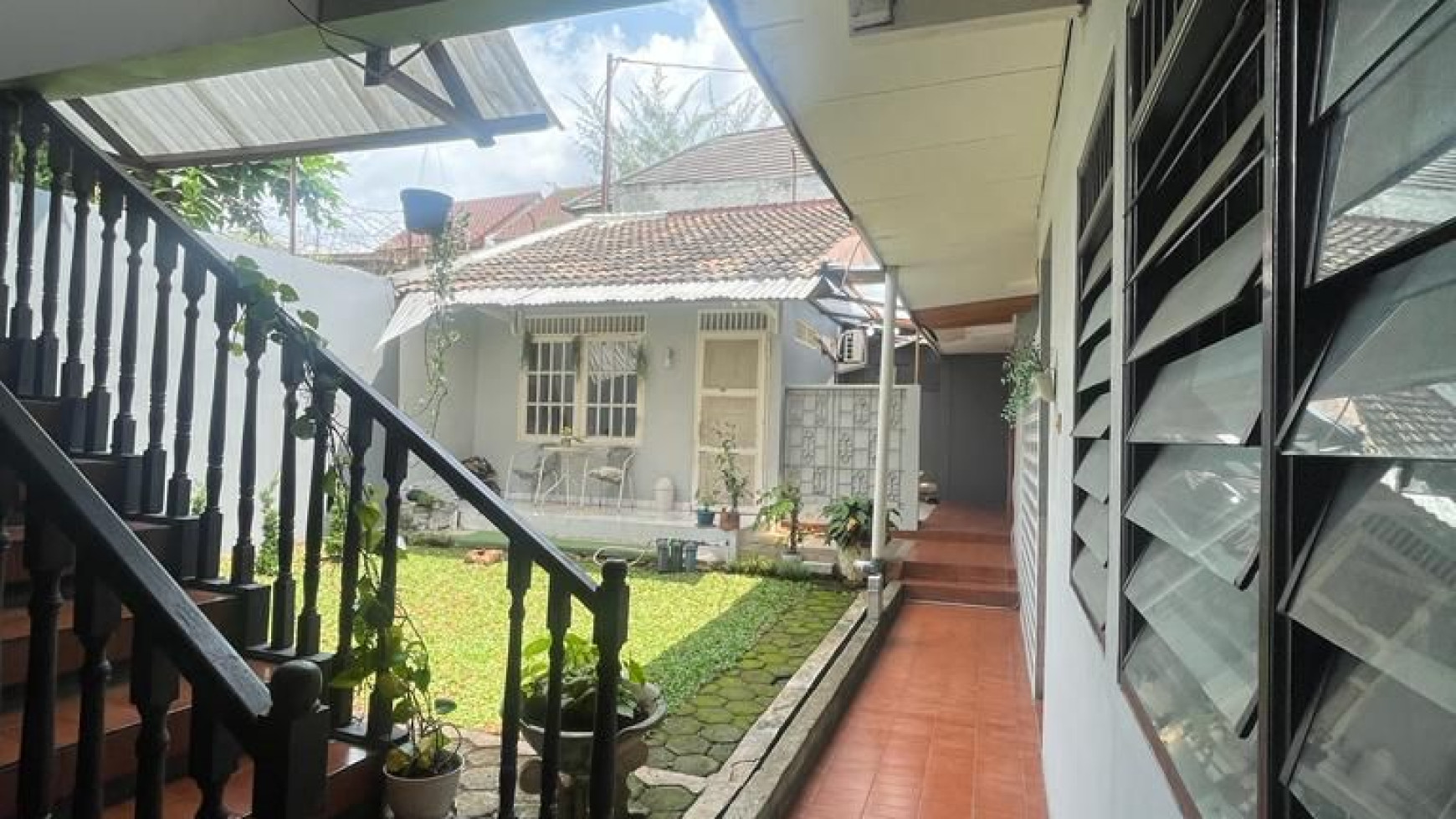 Rumah Siap Huni dengan Parkir Luas dan Lokasi Strategis @Kutilang, Bintaro