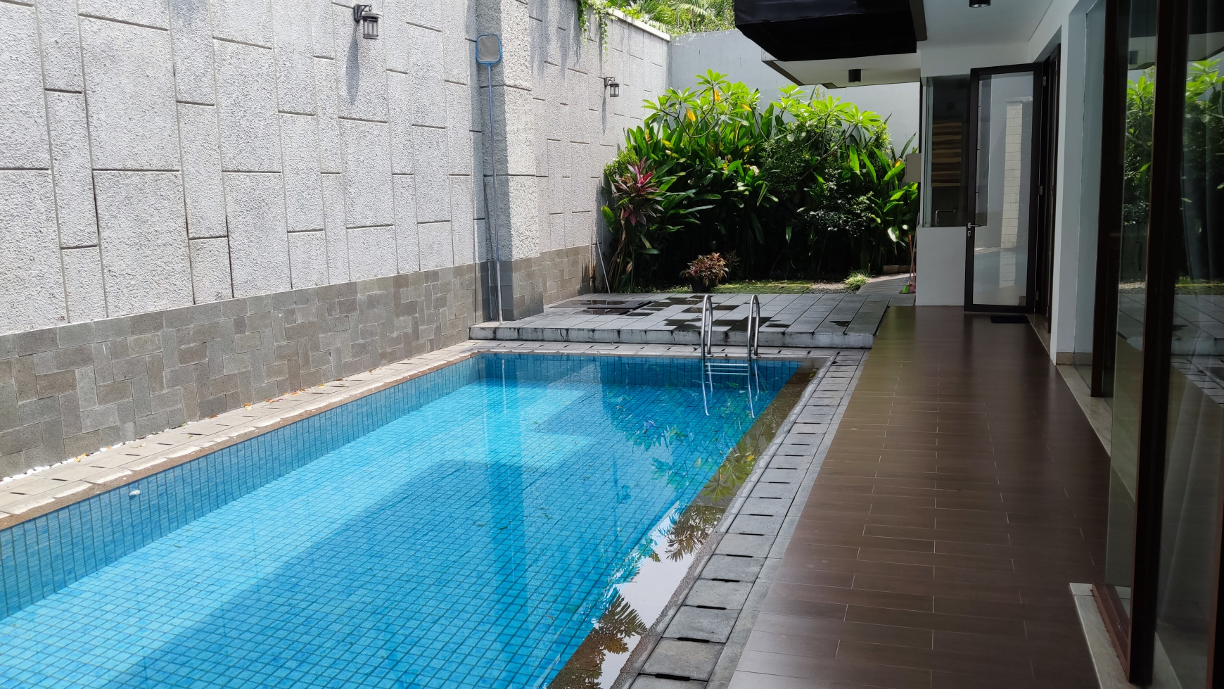 TOWN HOUSE MEWAH & BESAR  KEMANG 