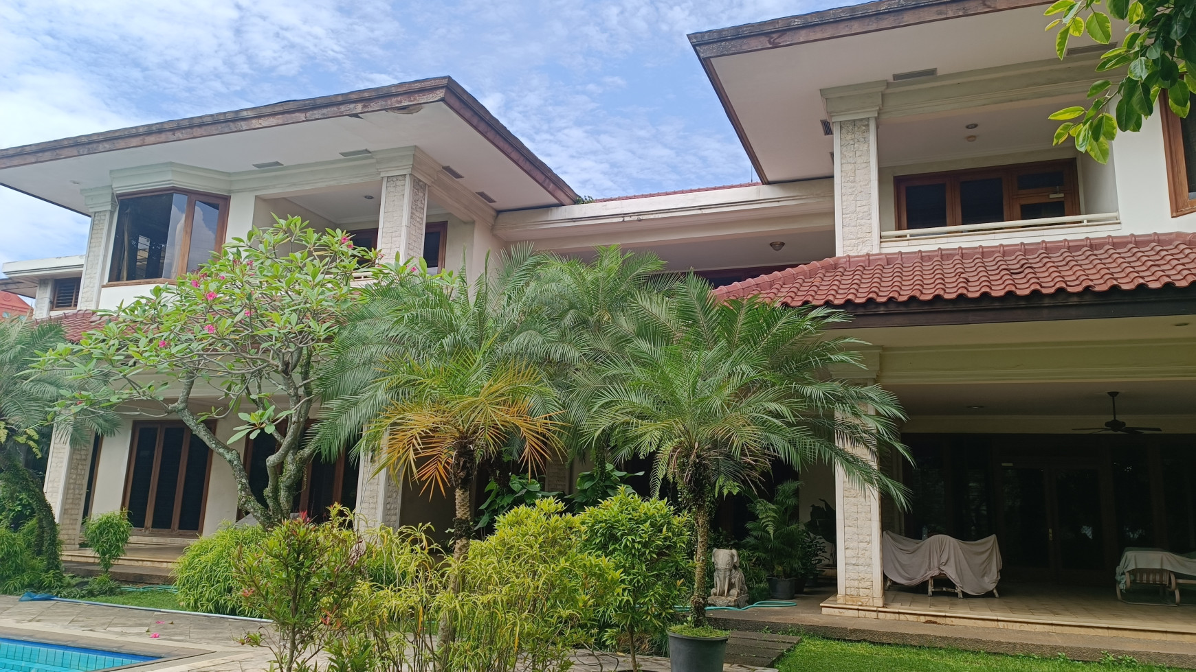 Rumah Ekslusif Pemandangan Golf Pondok Indah 