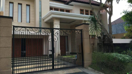 Dijual Rumah Pakuwon Indah Full MARMER  plus FURNISHED- Garasi Carport 4 Mobil  + PAGAR