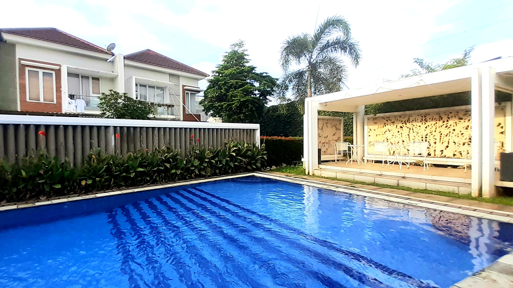 Rumah Cantiq Minimalis Luas 84m2 Harga 1,4M Nego di Bintaro, Hadap Kolam Renang, MURAH!!!