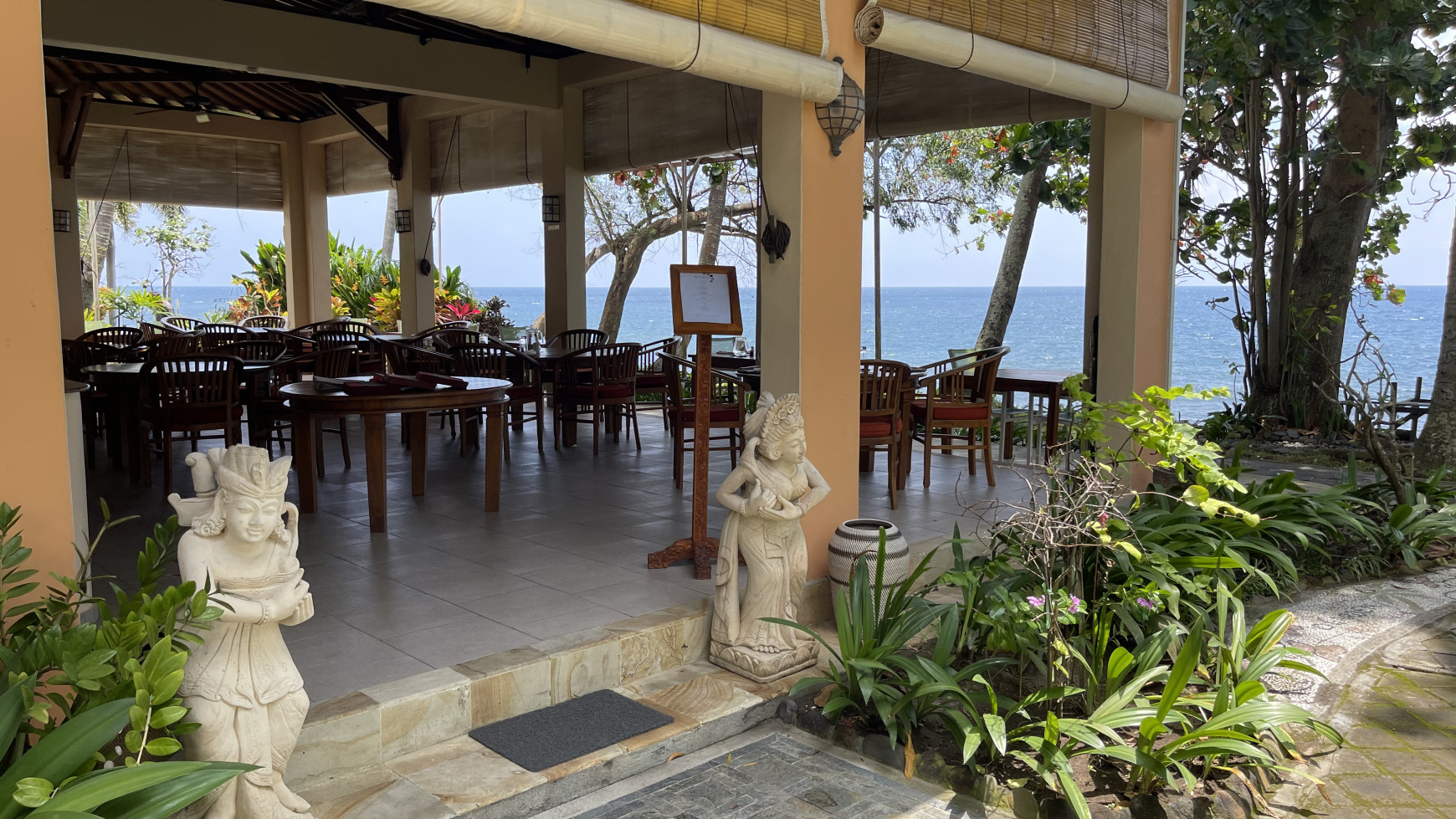 Absolute sea view charming villa for lease