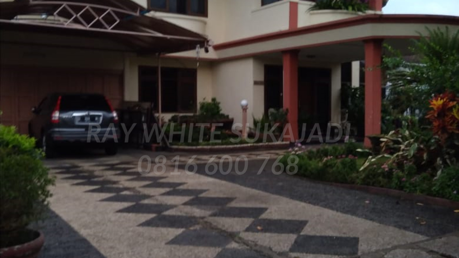 Dijual Rumah Tinggal di Graha Puspa