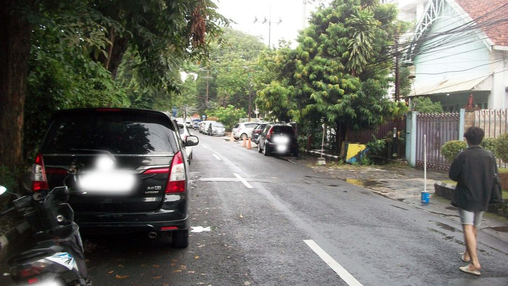 Rumah Jadul di Jalan Sumatra, Surabaya Pusat, Lokasi Tengah Kota Strategis, Hitung Tanah, Belakang RS Siloam, Bisa untuk Kantor, Cafe/Resto dsb