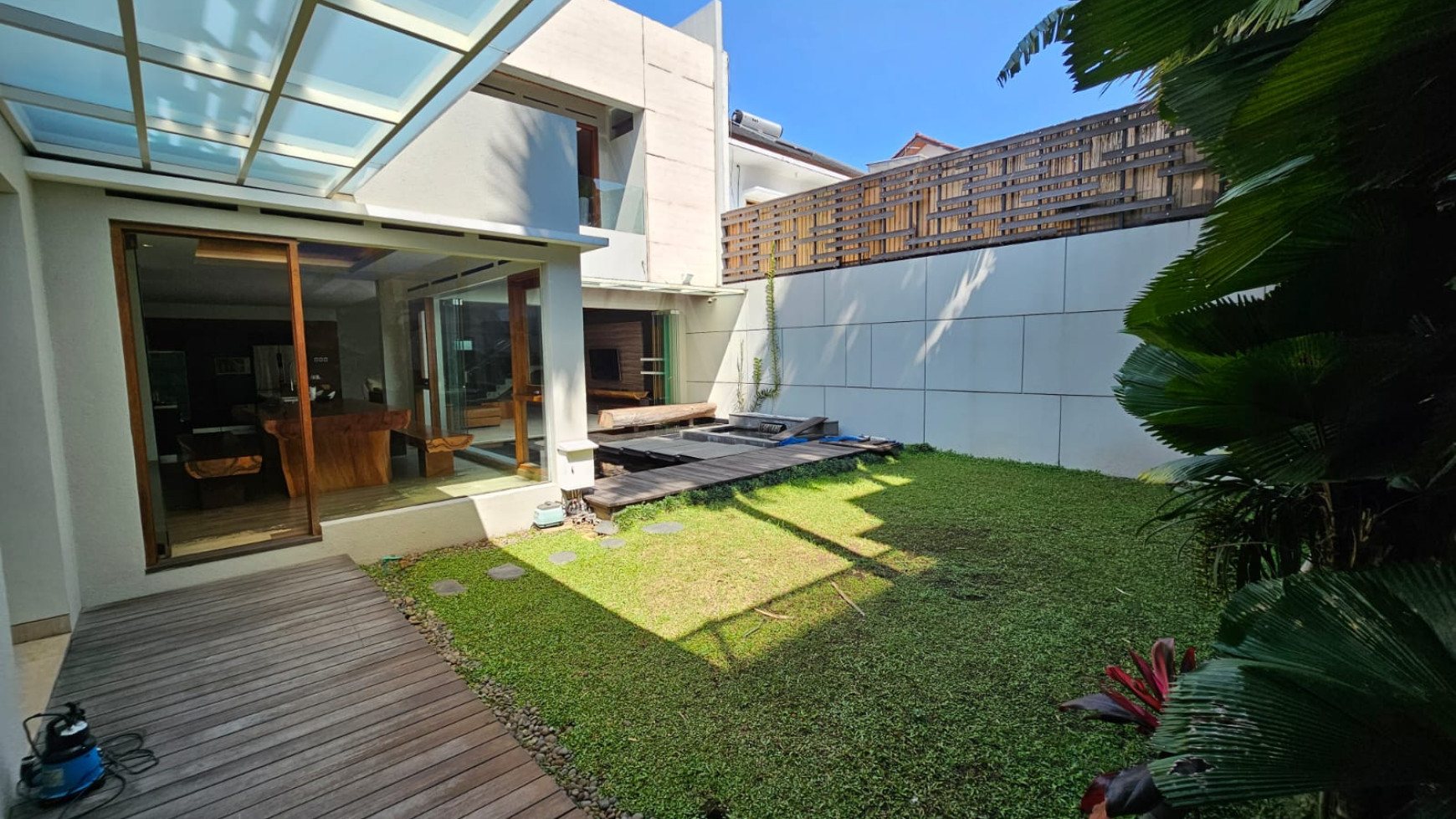 Rumah Mewah Modern di Komplek Batununggal, Bandung