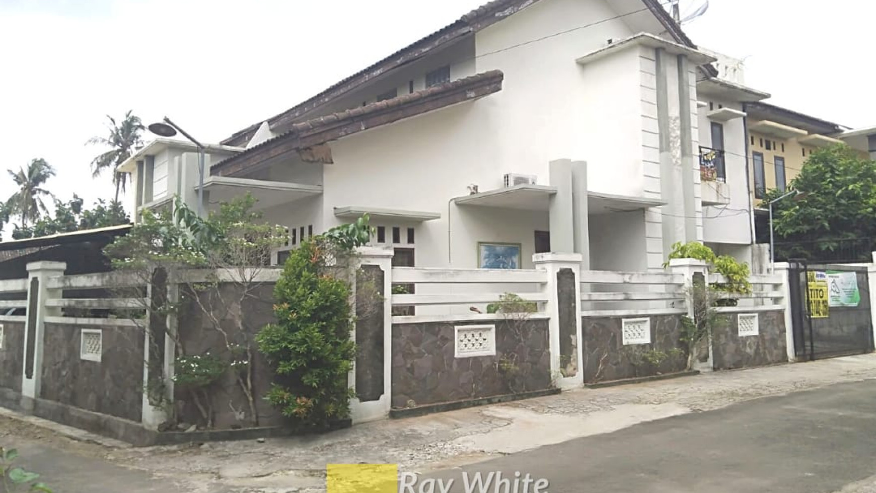 Dijual Rumah 2 Lantai dengan tanah luas di Kedaton Bandar Lampung