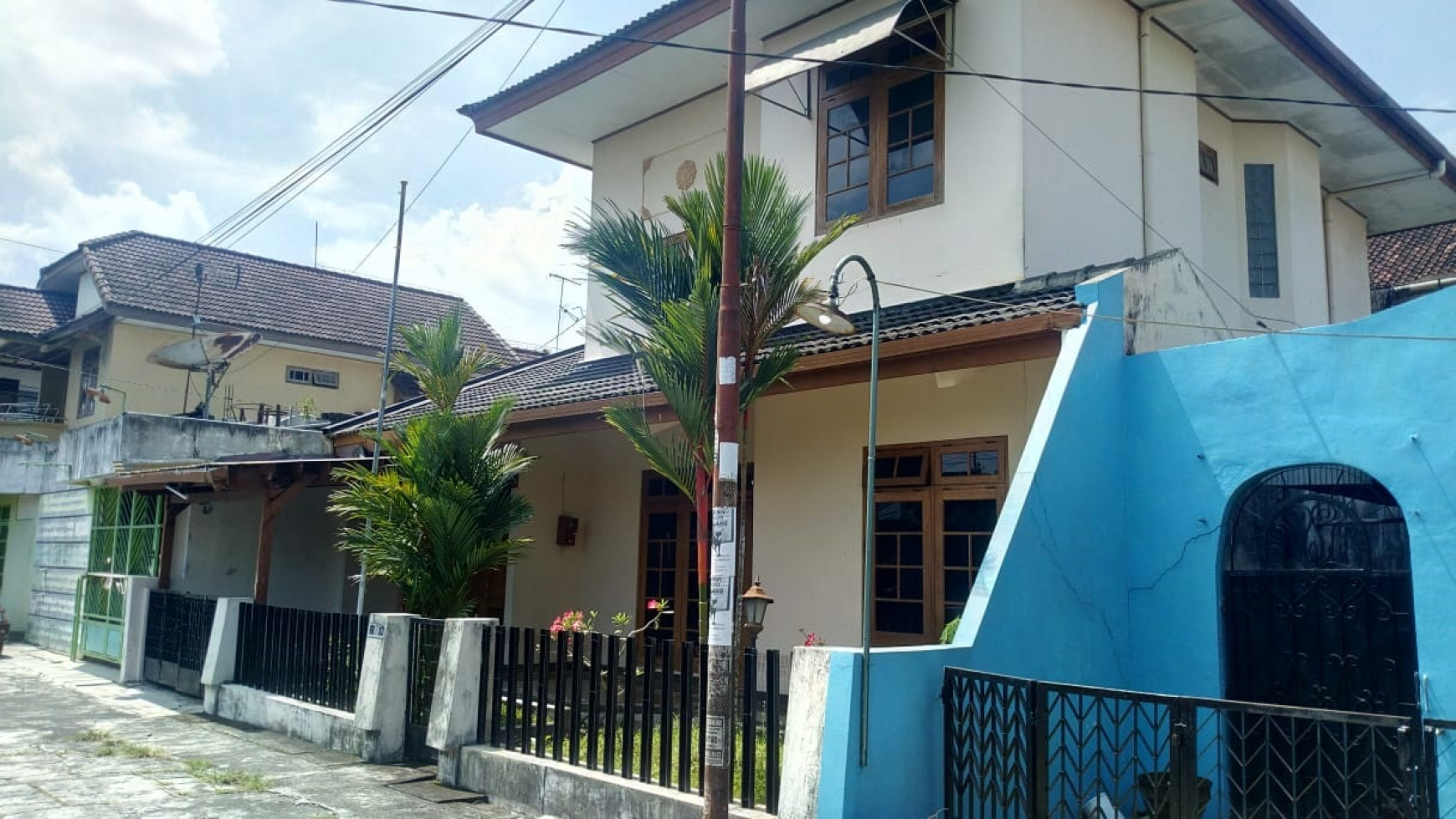 RUMAH TINGGAL KELUARGA JL KENARI, DEKAT STADION SIDOARUM