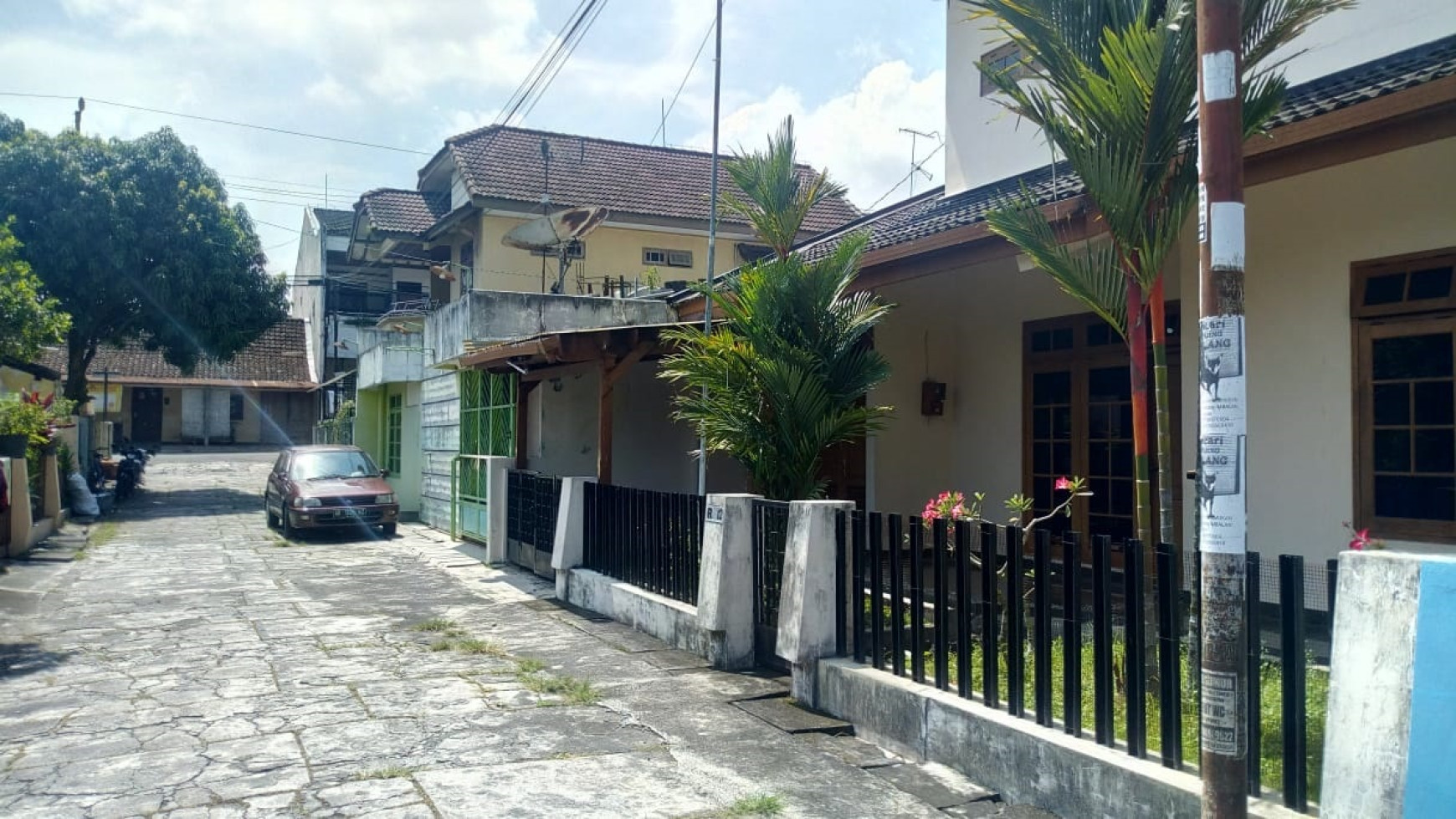 RUMAH TINGGAL KELUARGA JL KENARI, DEKAT STADION SIDOARUM