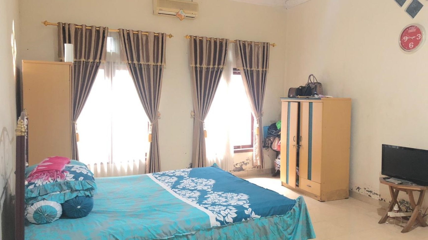 RUMAH+FURNITURE COCOK UNTUK KELUARGA BESAR, DI JONGKE TENGAH.