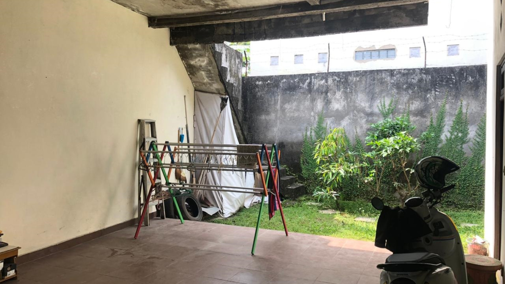 RUMAH+FURNITURE COCOK UNTUK KELUARGA BESAR, DI JONGKE TENGAH.