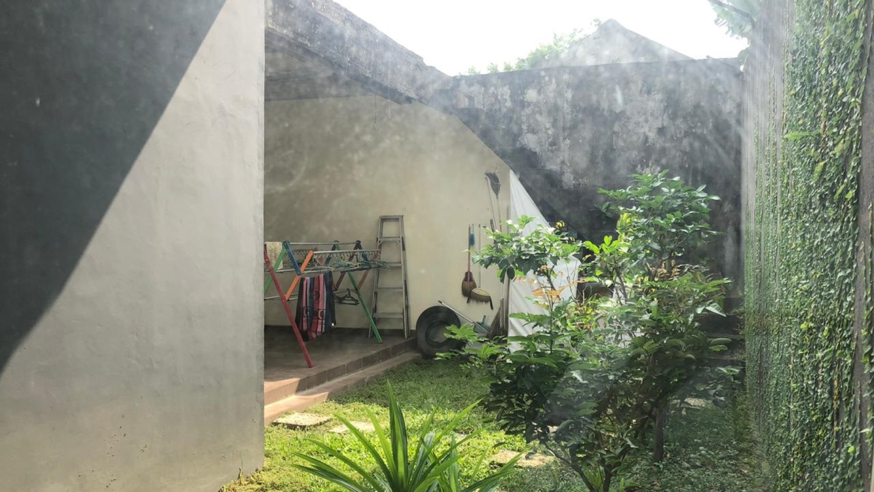 RUMAH+FURNITURE COCOK UNTUK KELUARGA BESAR, DI JONGKE TENGAH.