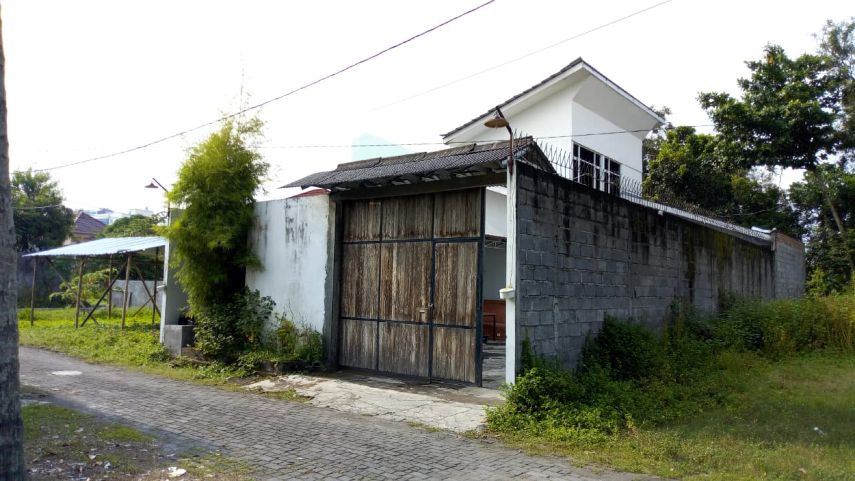 RUMAH DIBELAKANG LOTTE MART, DEKAT RS HERMINA, MAGUWOHARJO