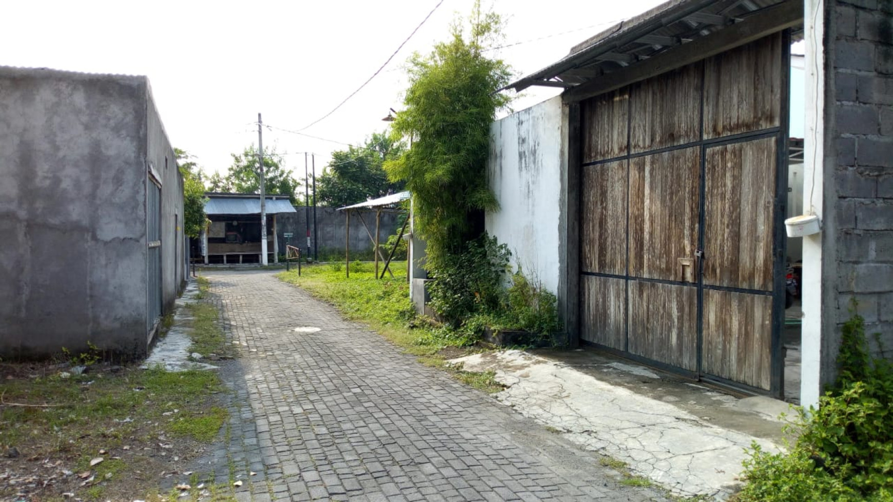 RUMAH DIBELAKANG LOTTE MART, DEKAT RS HERMINA, MAGUWOHARJO