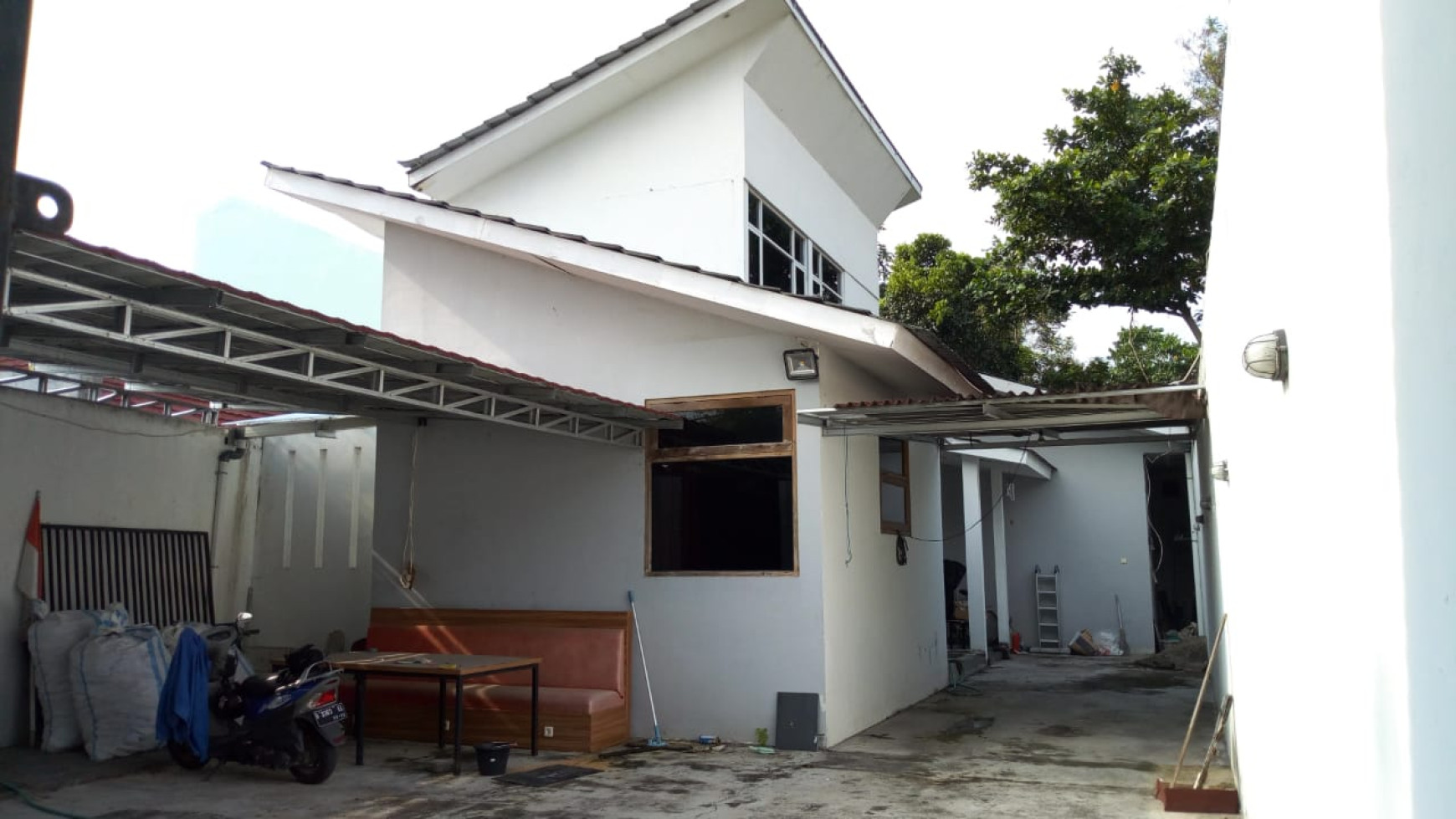 RUMAH DIBELAKANG LOTTE MART, DEKAT RS HERMINA, MAGUWOHARJO