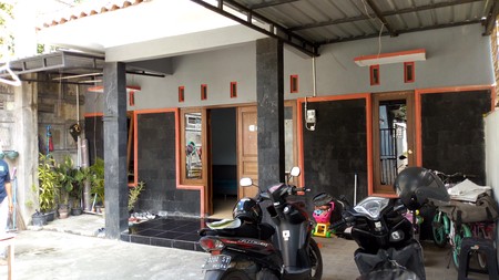 RUMAH TINGGAL DEKAT LAPANGAN TANAMAN, BANGUNHARJO,BANTUL