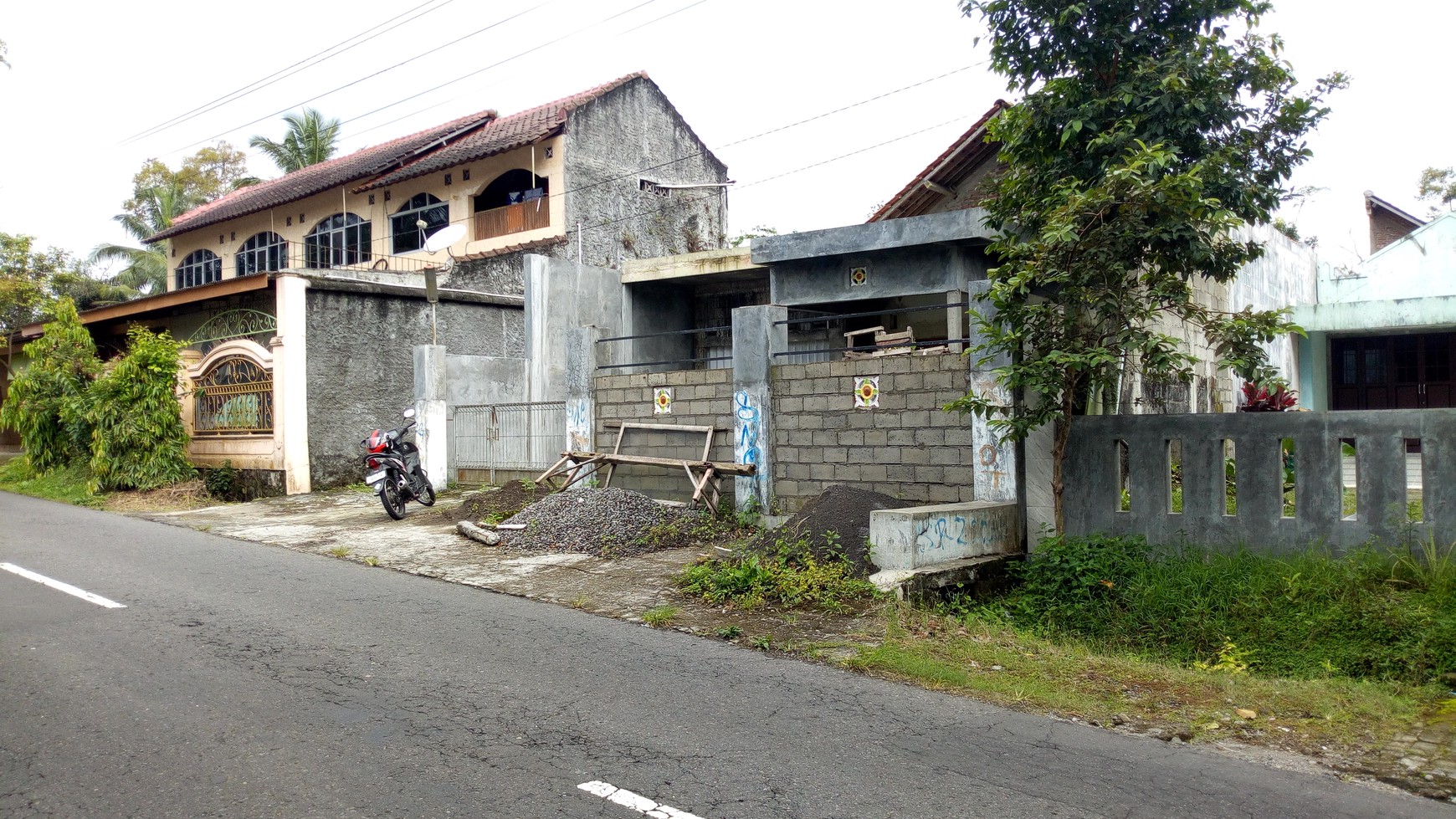 RUMAH DI JL TURI KM 5, DEKAT JEJAMURAN, SLEMAN