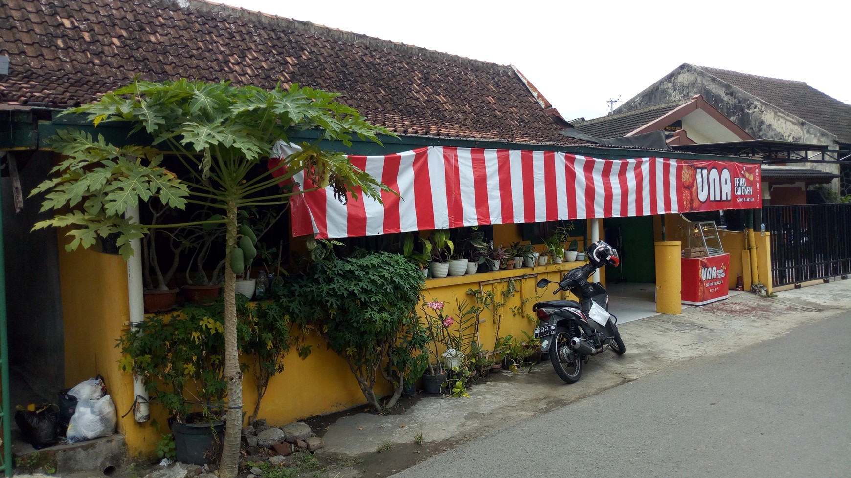 RUMAH TENGAH KOTA, LOKASI STRATEGIS, DIDEKAT KANTOR URUSAN AGAMA, JL TOHPATI, YOGYAKARTA