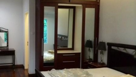 Rumah bagus dan terawat di Kawasan Mega Kuningan, Jakarta Selatan